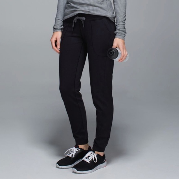 lululemon athletica Pants - Lululemon Base Runner Pant in Black, Size 4